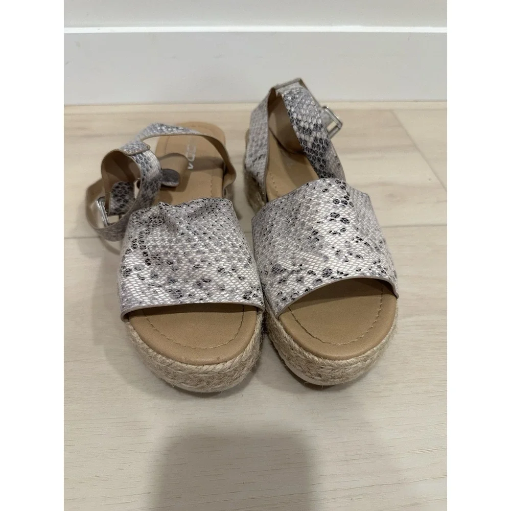 Soda Gray Snakeskin Espadrille Platform Sandals Size 7.5
